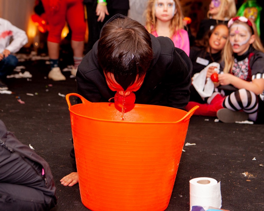 Apple bobbing 