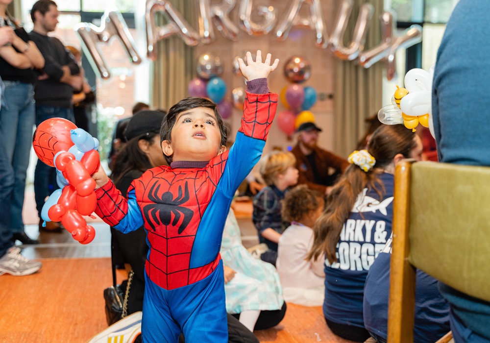 Spiderman Birthday Party Ideas (The Ultimate Planning Guide)  Spiderman  cupcakes, Cupcake cakes, Spiderman birthday party